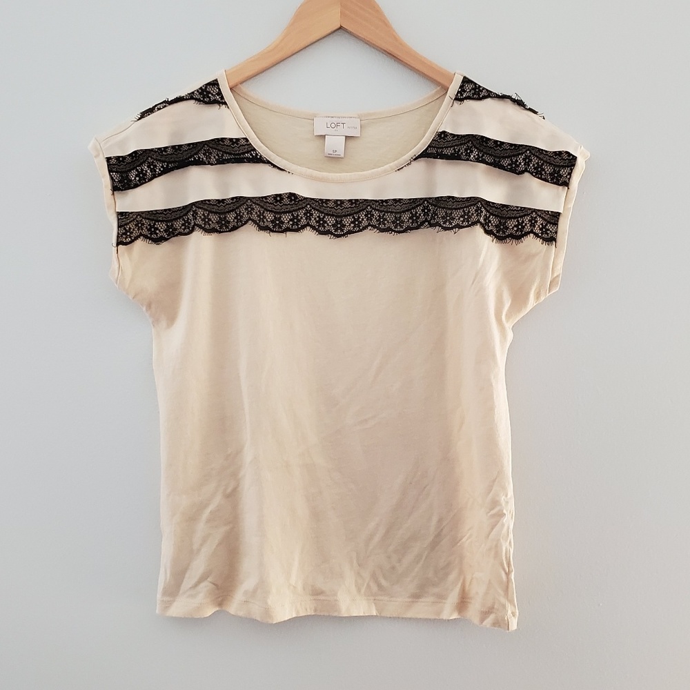 LOFT petite tan black lace tshirt small